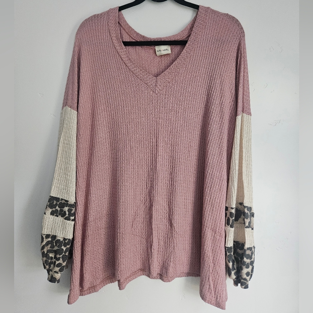 Lovely Melody Pink V-Neck Sweater with Leopard Print Sleeves